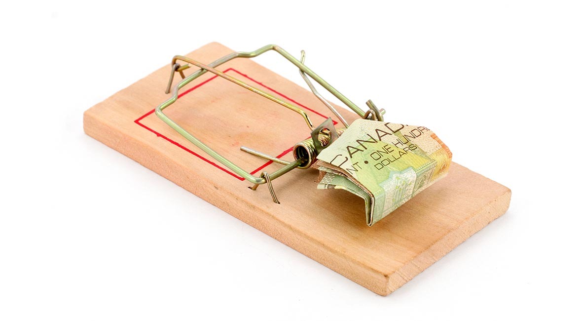 Piège à souris avec billet de 100 dollars canadiens.