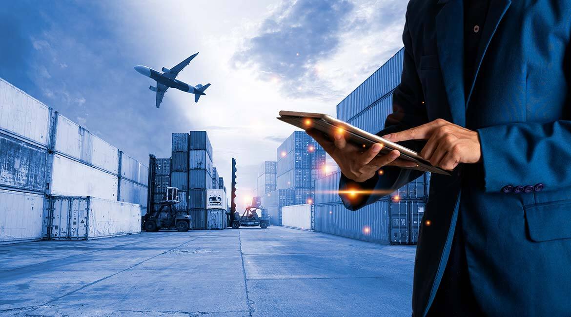 Innovation en logistique avec technologie numérique et transport aérien.