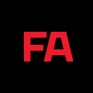 Logo FA rouge sur fond noir.