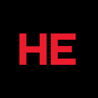 Logo rouge avec les lettres "HE", fond noir.