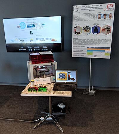 Présentation de projets étudiants avec sponsors et équipements technologiques exposés.