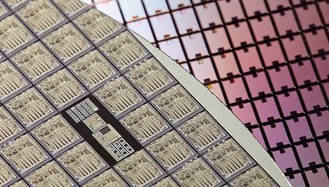Wafer de silicium avec circuits intégrés pour la microélectronique et la nano-technologie.