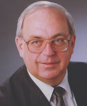 Robert L Papineau