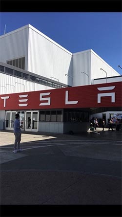 La mission sociale de Tesla est d'amener le monde vers le développement durable.