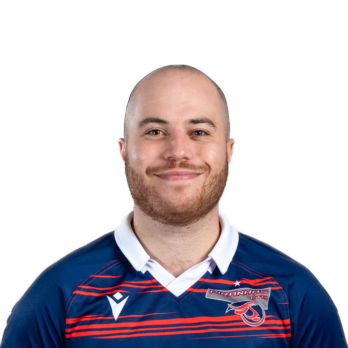 Étudiant en maillot sportif, souriant, confiant, représente l'esprit d'équipe et d'innovation de l'université.