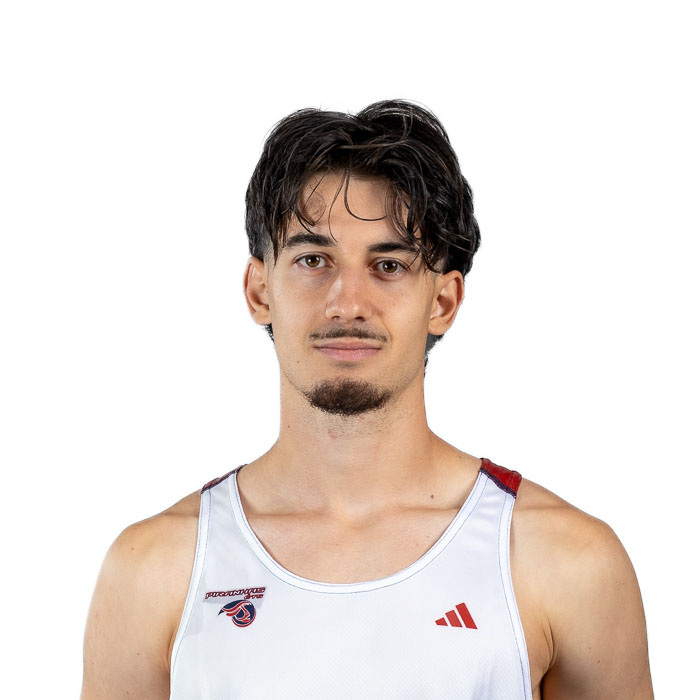 Étudiant athlète au sein de l'Université, il incarne la détermination et la passion pour le sport. Un visage prometteur pour l'avenir.