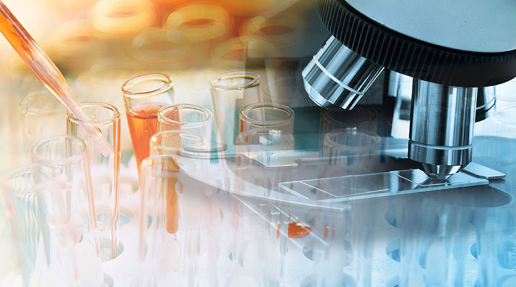 Exploration scientifique et recherche en laboratoire, mettant en avant des éprouvettes et un microscope. Innover pour l'avenir.