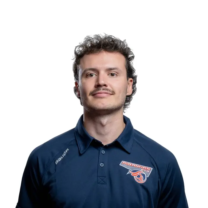 Étudiant en maillot sportif de l’ÉTS, souriant, jeune et dynamique.