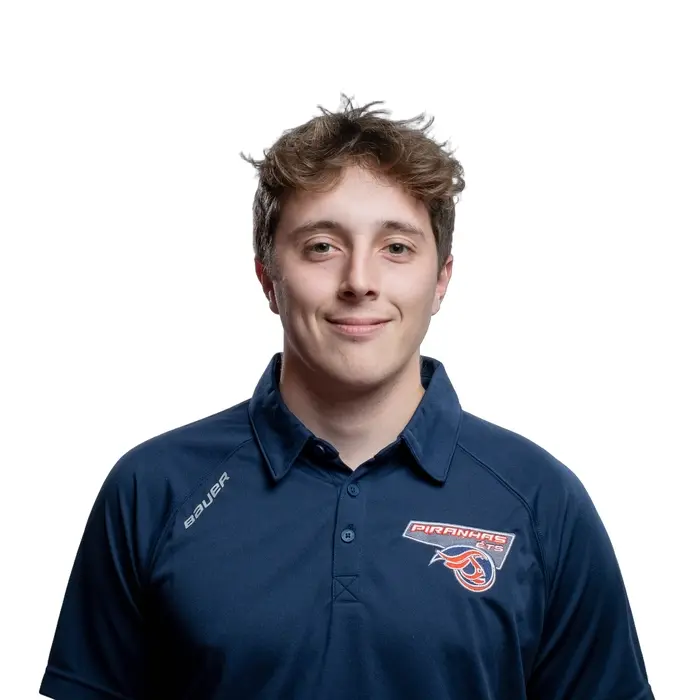 Étudiant souriant en tenue de sport avec un logo de l'ÉTS.
