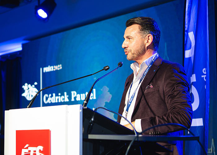 Cédrick Patuel s'exprime lors d'un événement, mettant en avant des idées innovantes et inspirantes pour l'avenir technologique.