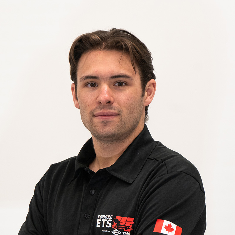 Étudiant en ingénierie, passionné par la technologie et l'innovation, représente fièrement la Formule ETS.