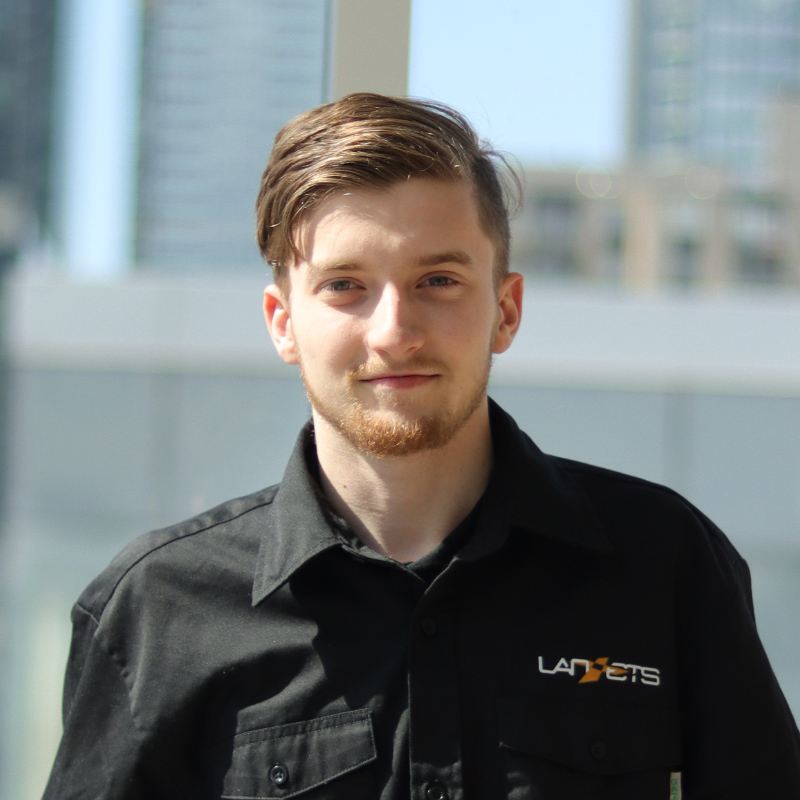 Étudiant en technologies, souriant et prêt à relever de nouveaux défis. Passionné par l'innovation et l'apprentissage.