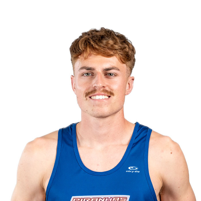 Jeune homme souriant, débardeur bleu, fond uni. Représente un étudiant athlète.