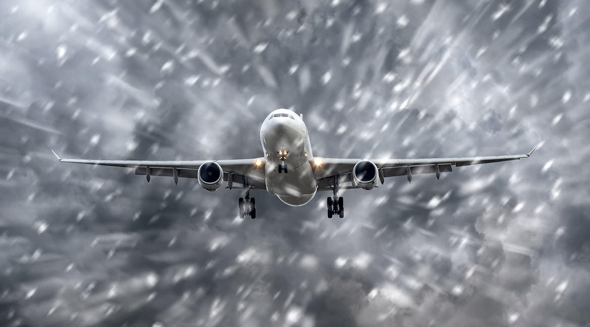 Avion en vol lors d’une tempête de neige
