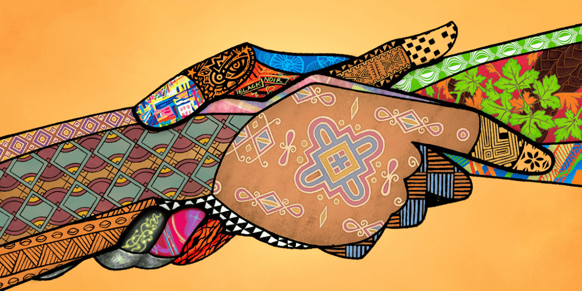 Des mains aux motifs colorés se rejoignent, symbolisant l'unité et la diversité dans un monde créatif inspirant.
