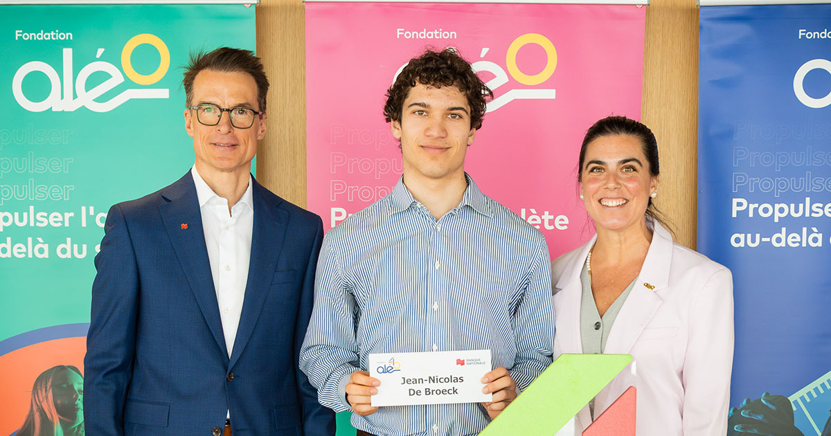 Cérémonie de remise de prix avec des représentants de la Fondation Aléo et un étudiant, mettant en avant l'innovation et l'excellence.