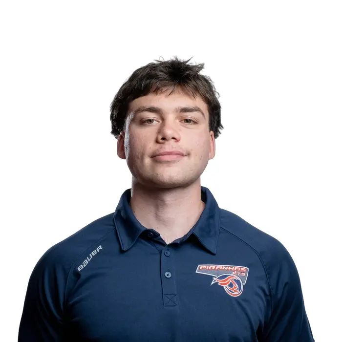 Joueur de hockey avec un regard déterminé, portant un maillot aux couleurs de l'institution, symbolisant l'esprit d'équipe et la passion.