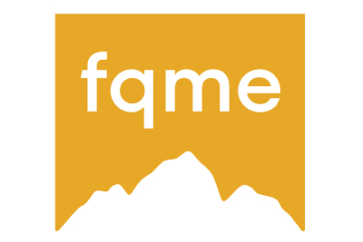 Logo dynamique de la FQME, symbolisant l'engagement envers les technologies et l'innovation en milieu éducatif.