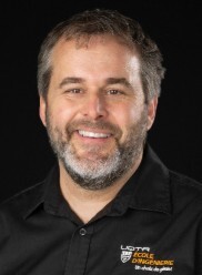 Engaged professor at the University, specializing in engineering, he inspires students with his passion and expertise.