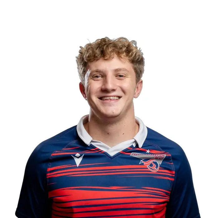 Étudiant en technologie, il porte un maillot aux couleurs vives, affichant un sourire assuré et une attitude positive.