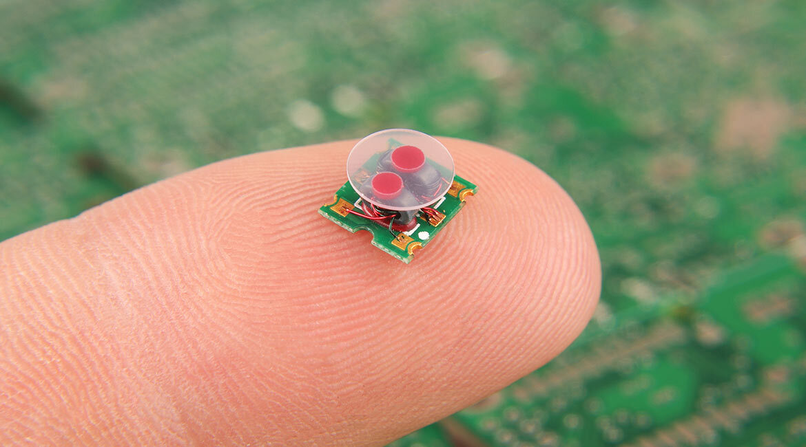 Microcapteur sur doigt, innovation techno pour l'avenir.