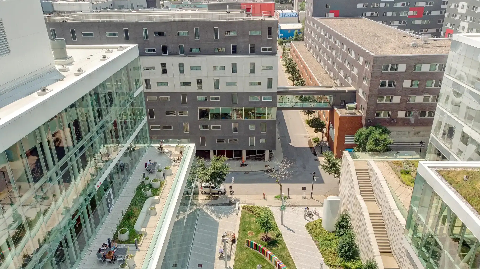 Vue aérienne par drone des résidences du pavillon E.