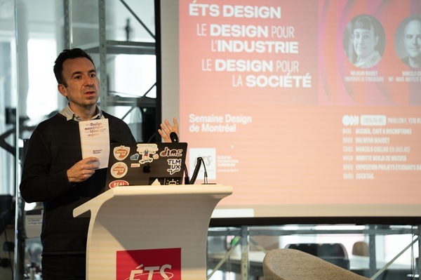 Un intervenant présente des concepts de design lors de la Semaine Design de Montréal, axés sur l'industrie et la société.
