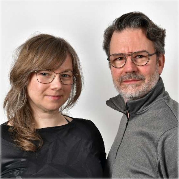 Deux professionnels engagés, affichant un regard déterminé et une personnalité chaleureuse. L'unité et la collaboration sont palpables.