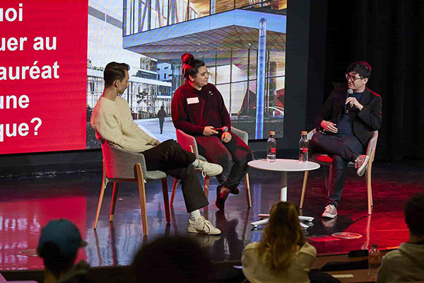 Trois intervenants partagent leur expérience académique et professionnelle lors d'un événement de l'Université en technologie supérieure.