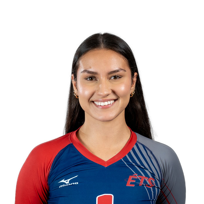 Étudiante souriante en maillot sportif de l'ÉTS.
