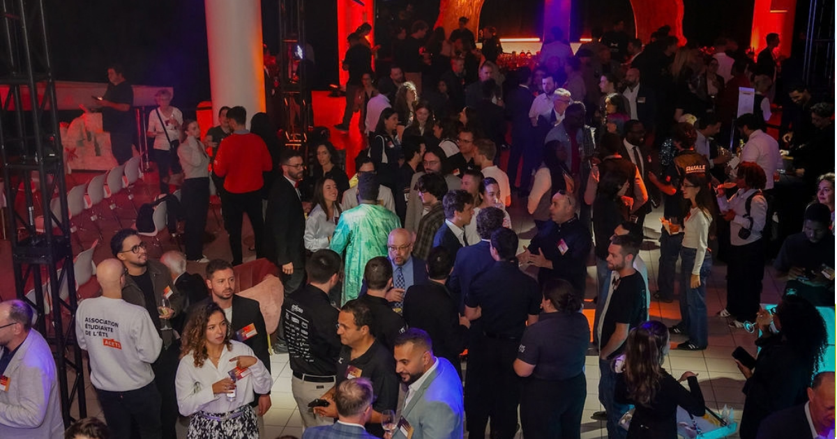 Soirée animée réunissant étudiants et professionnels, favorisant le réseautage dans une ambiance festive et conviviale.