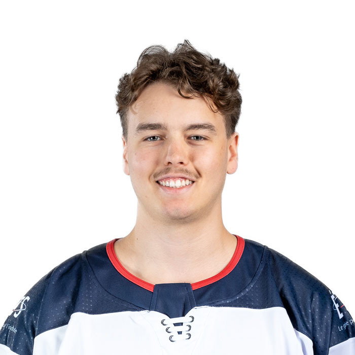 Étudiant en technologie, passionné de hockey, affichant un sourire convivial et une attitude positive. Prometteur et engagé dans ses projets.