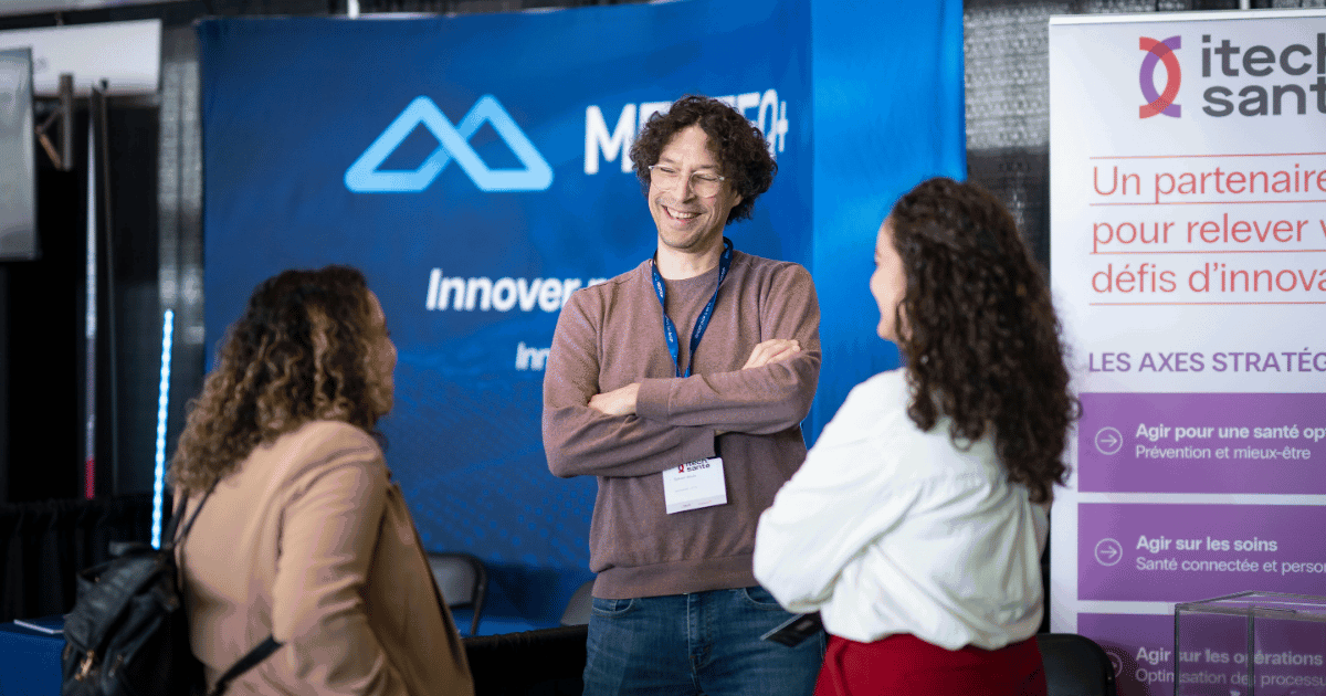 Des échanges dynamiques entre professionnels soulignant l'innovation en santé et technologie lors d'un événement de réseautage.
